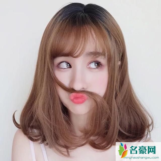 2019年新款发型女图片_2019年最新烫发图片_适合秋冬季的女生烫发发型图片7