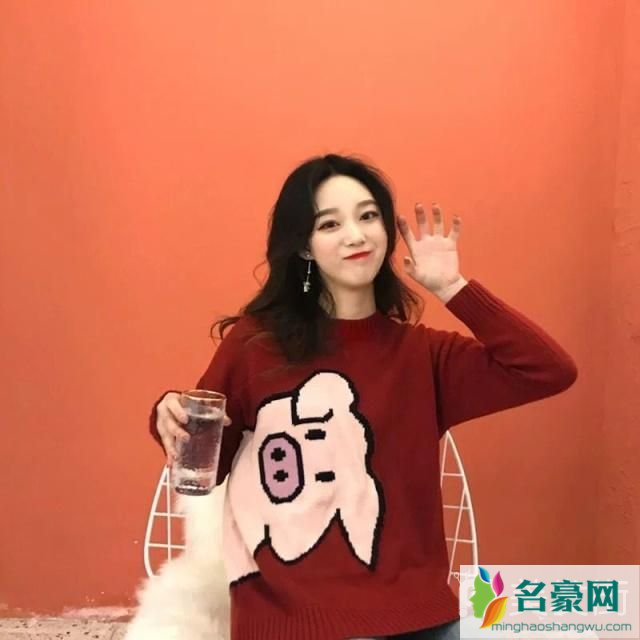 2019年新款发型女图片_2019年最新烫发图片_适合秋冬季的女生烫发发型图片1