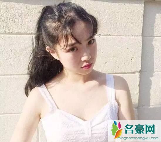 出去约会女生扎什么发型好看_女生约会发型图片大全_女生约会时头型7