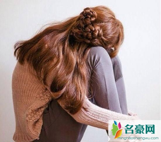 出去约会女生扎什么发型好看_女生约会发型图片大全_女生约会时头型10