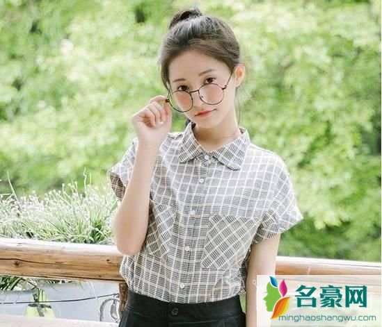 出去约会女生扎什么发型好看_女生约会发型图片大全_女生约会时头型4