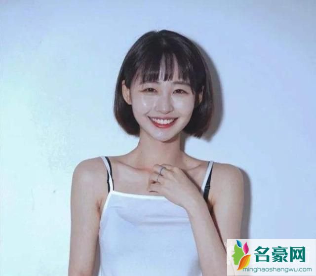 2019秋季女生流行发型：学生头