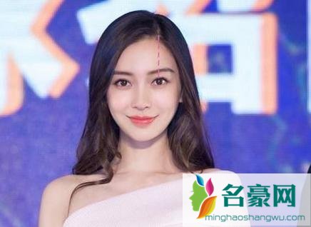 女王杨幂都在留的偏分刘海 将会是秋冬的大热刘海