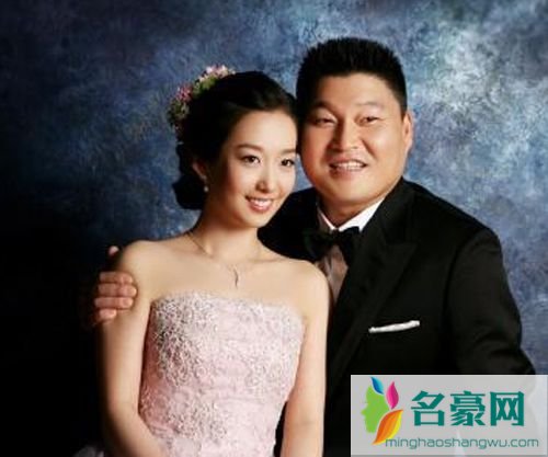 姜虎东妻子李孝珍个人资料及照片 姜虎东与妻子合影 