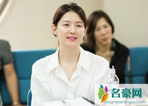 李玹雨女友吴允儿个人资料简介 吴允儿演过的主演的电视剧