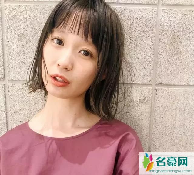 2019秋季女生流行发型：日系湿发