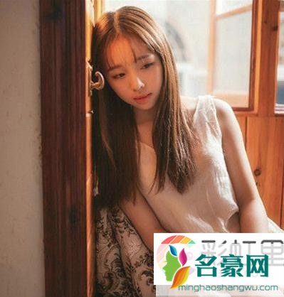 脸长的女生适合什么刘海？空气刘海PK气质中分