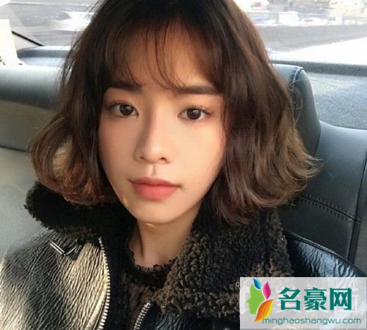 2019女生流行发型减龄款式_适合秋冬季的潮女发型图片图片5