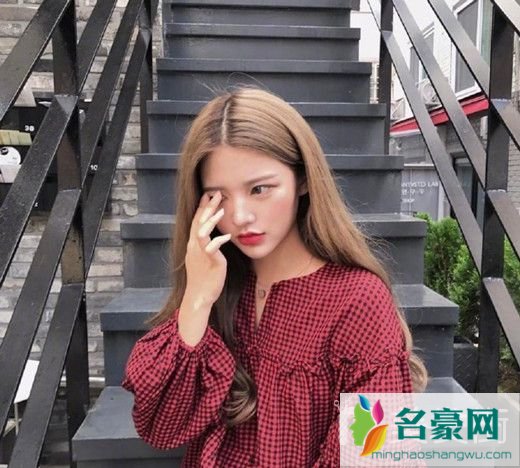 2019女生流行发型减龄款式_适合秋冬季的潮女发型图片图片2