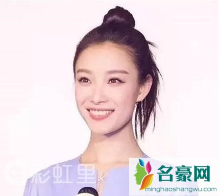 最丸子头个性扎发 明星逗号扎发演绎不同气质风格