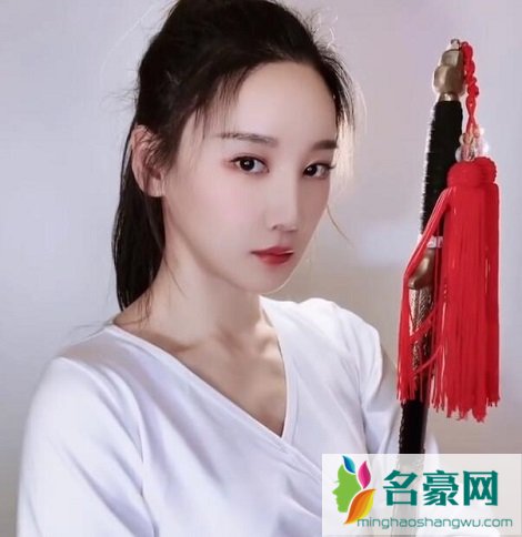 我是女演员林艾泇微博资料