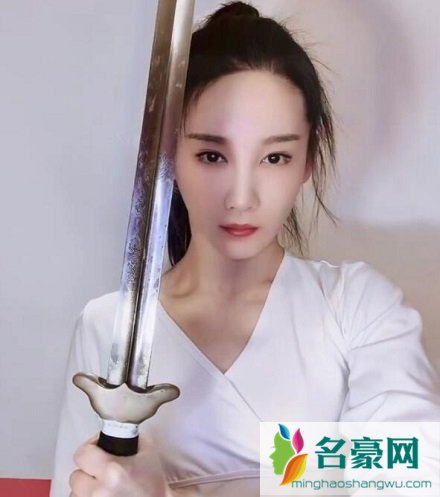 我是女演员林艾泇微博资料