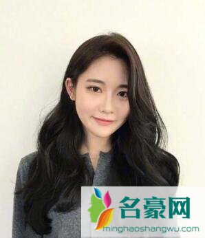 女生长卷发怎么打理？女生长卷发怎么好看6.jpg