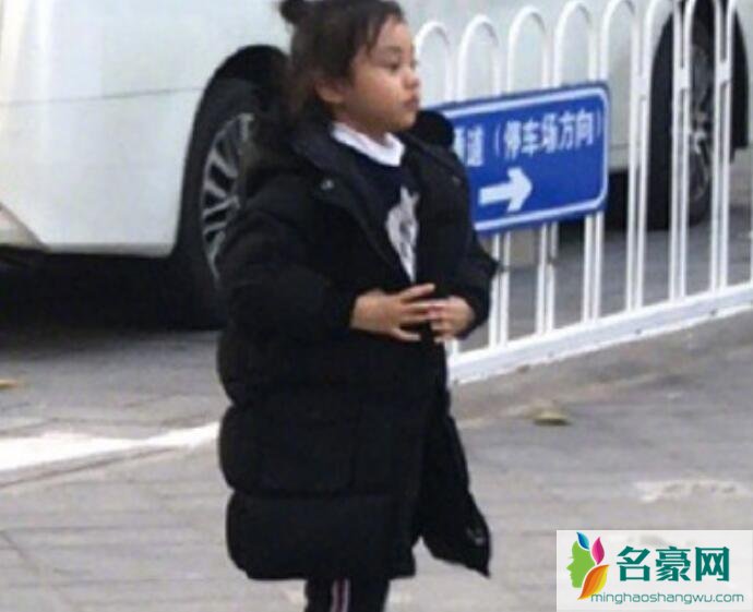 偶遇李小璐母女