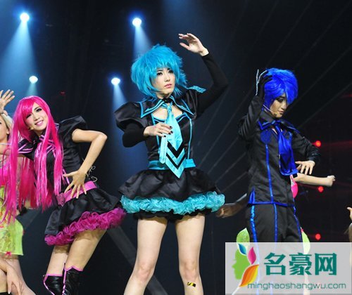 刘忻演唱会cosplay初音 赵浩杰和刘忻游泳池