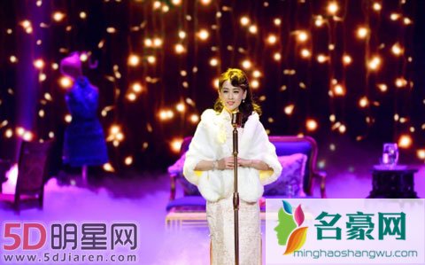 周星驰五字道出与黄圣依关系 黄圣依演技被批评虚心接受