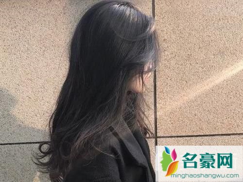 四十岁女人洋气的姐姐发型：中长烫发