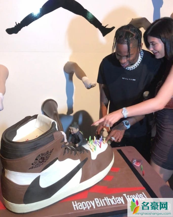 Travis Scott 上脚神秘 Dunk SB 新鞋 2020年耐克即将带来更多 SB Dunk 配色