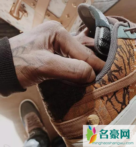 全新Dunk SB x Travis Scott联名 Travis Scott MV 上脚Dunk SB鞋款