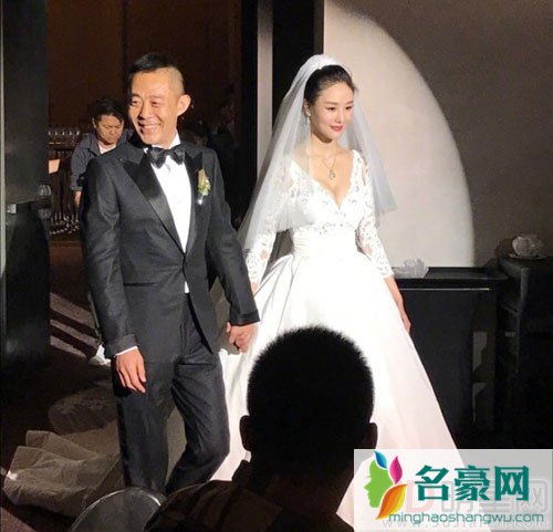 侯勇迎娶新欢 比三婚妻子年龄大30岁