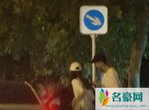 李现与神秘女吃饭同回公寓 二人关系引猜测