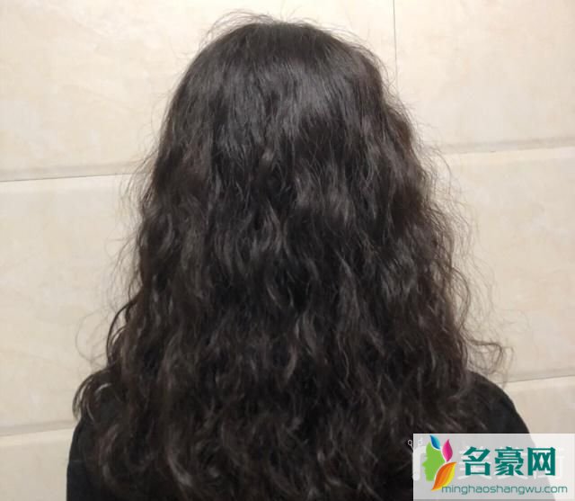 女生最难驾驭的发型：泡面卷发