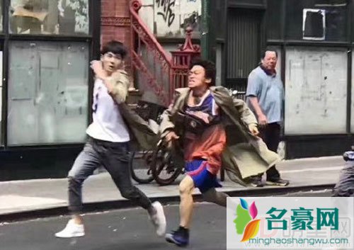 唐人街探案2路透照 王宝强爆炸头瞩目