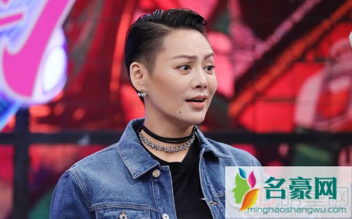 宁静短发清爽帅气 自称不会与男友结婚