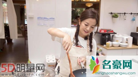 赵薇变胖眼睛不如以前大 但仍是印象中的小燕子