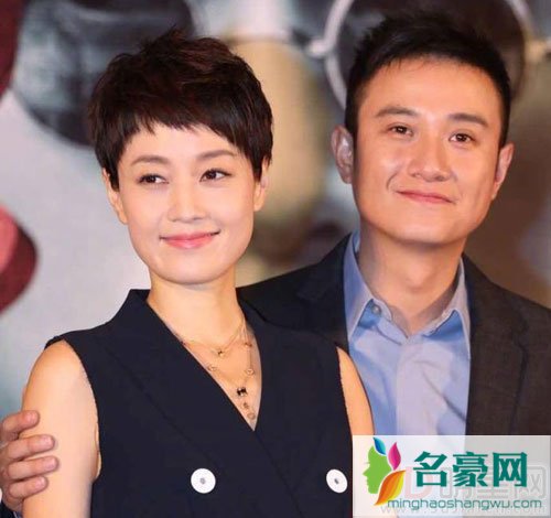 马伊琍一家现身西安 文章怀抱女儿尽显父爱