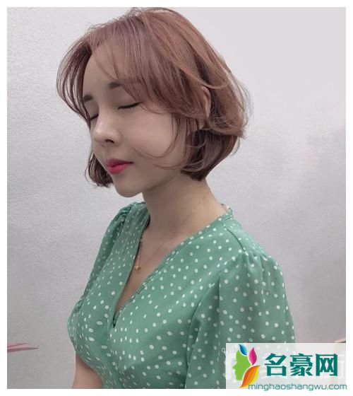 女生清爽短发发型图片3