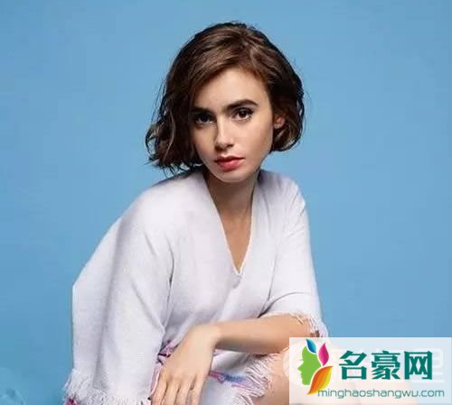 顶着一头WOB的Lily Collins