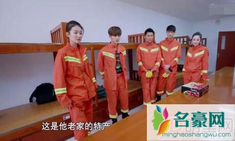 乔欣不好好穿消防服被骂 约曝光人设越崩塌