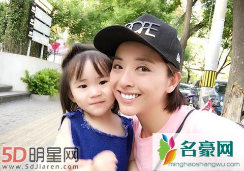 黄小蕾与工作人员争执视频曝光 未启动公关危机只期望被当做母亲对待