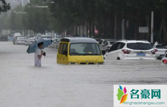 高速暴雨可以打双闪吗3