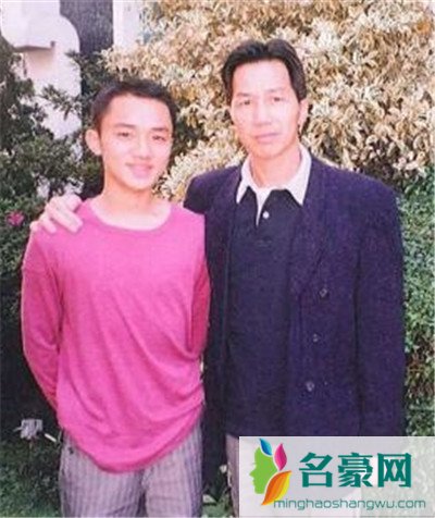 王祖蓝的父亲到底是谁 自身身高有缺陷但还这么努力让人很佩服