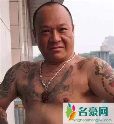 吴志雄为什么老跑酒吧 有钱没钱反正比一般人强