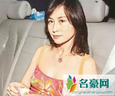 何超琼许晋亨离婚原因 其实何超琼一直从内心看不起许普亨只是尊重父命