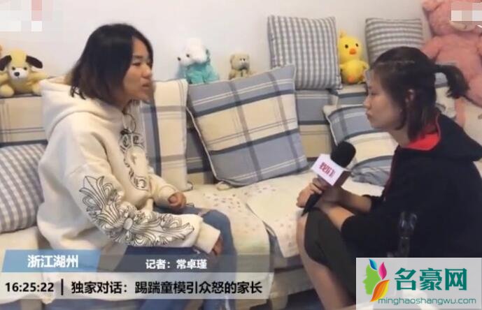 妞妞妈妈否认暴力对待孩子