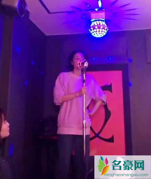 王菲陈奕迅合唱谢霆锋歌曲 整个包厢都是顶级演唱会配置