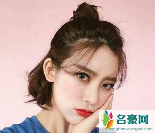 夏季女生清凉发型：半丸子头