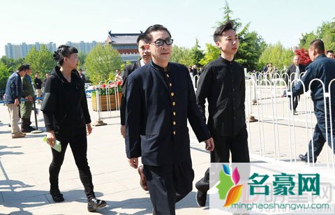 杨洁追悼会众人送别 习近平李克强送挽联