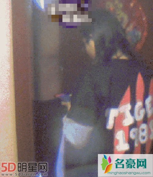 高伟光被爆恋情 半裸出镜引热议