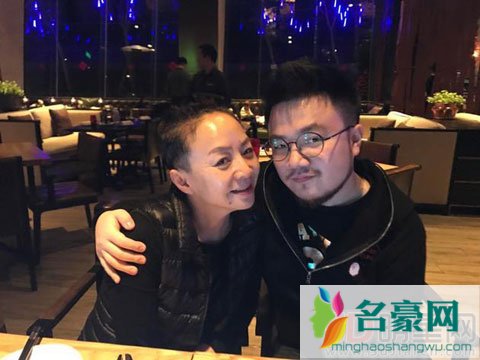 宋丹丹教育儿子巴图 不要毛病多显得没教养