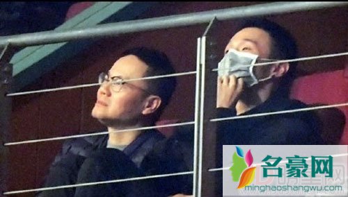 杨丞琳演唱会男友李荣浩到场 戴着口罩也能一眼认出
