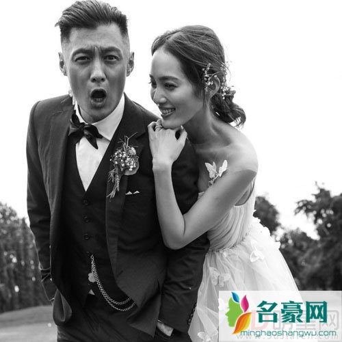 余文乐婚后晒妻 王棠云白皙美腿遮肚