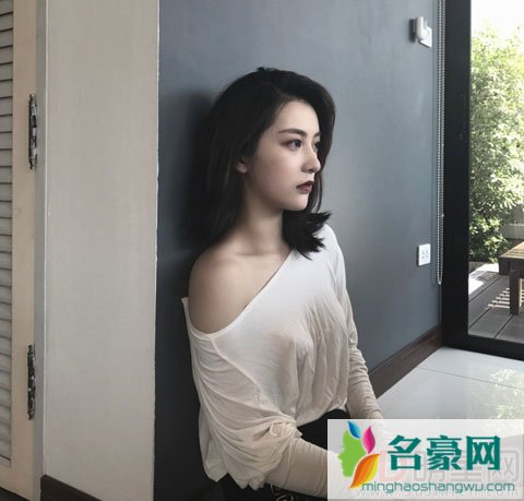 林更新网红女友晒照 网友惊呼王柳雯上围贫瘠