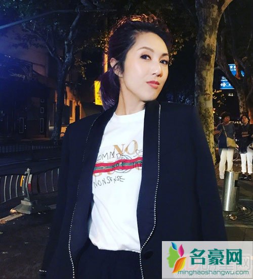 粉丝醒来先写偶像名字 杨千嬅感动落泪