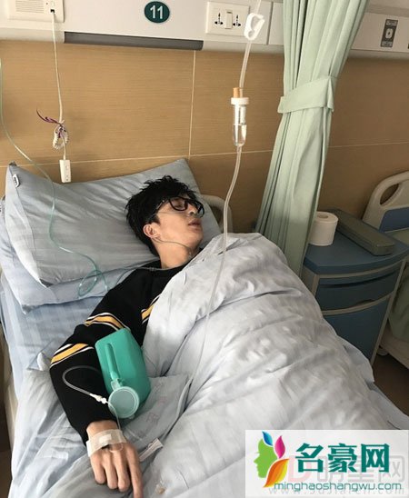 薛之谦工作途中晕倒 反思身体状况明年不会接那么多节目