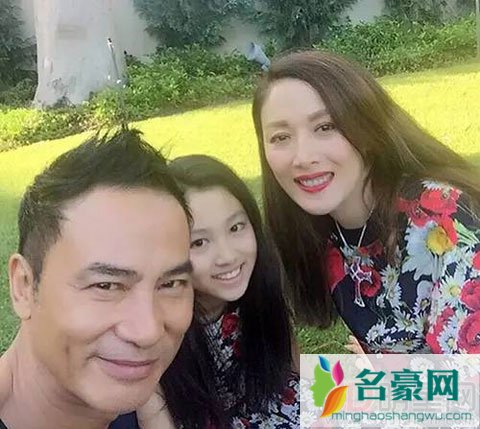 任达华女儿逆天长腿遗传妈妈 颜值也比父母好看